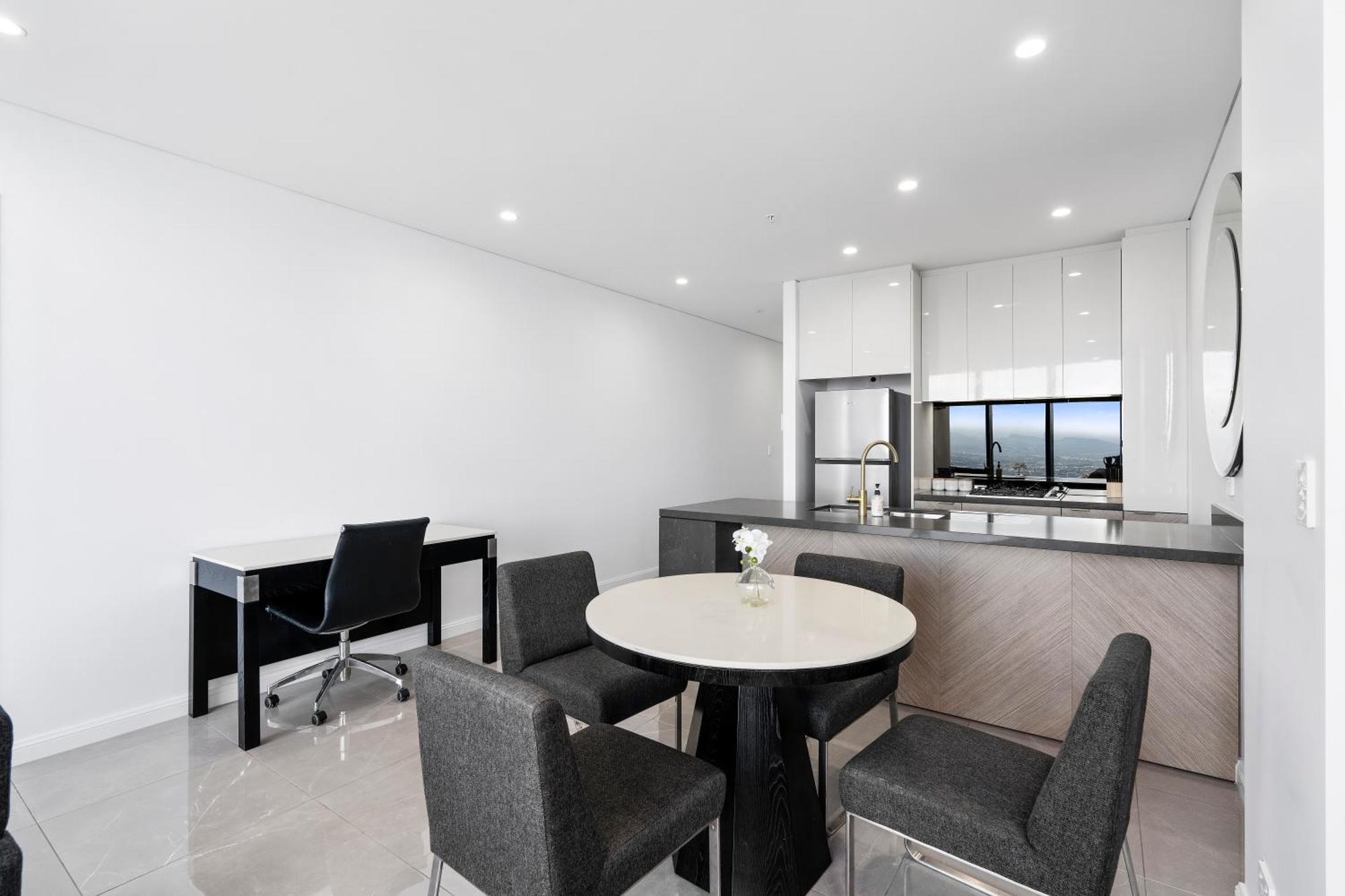 Apartment Gorgeous Oceanview 2b2b Beachfront In Surfers *