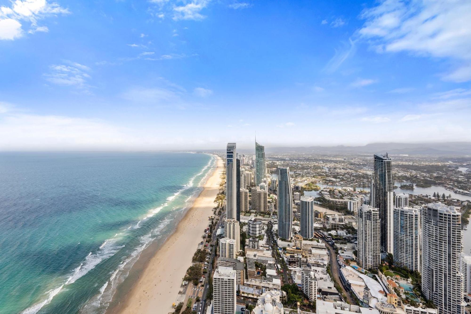 Apartment Gorgeous Oceanview 2b2b Beachfront In Surfers Gold Coast