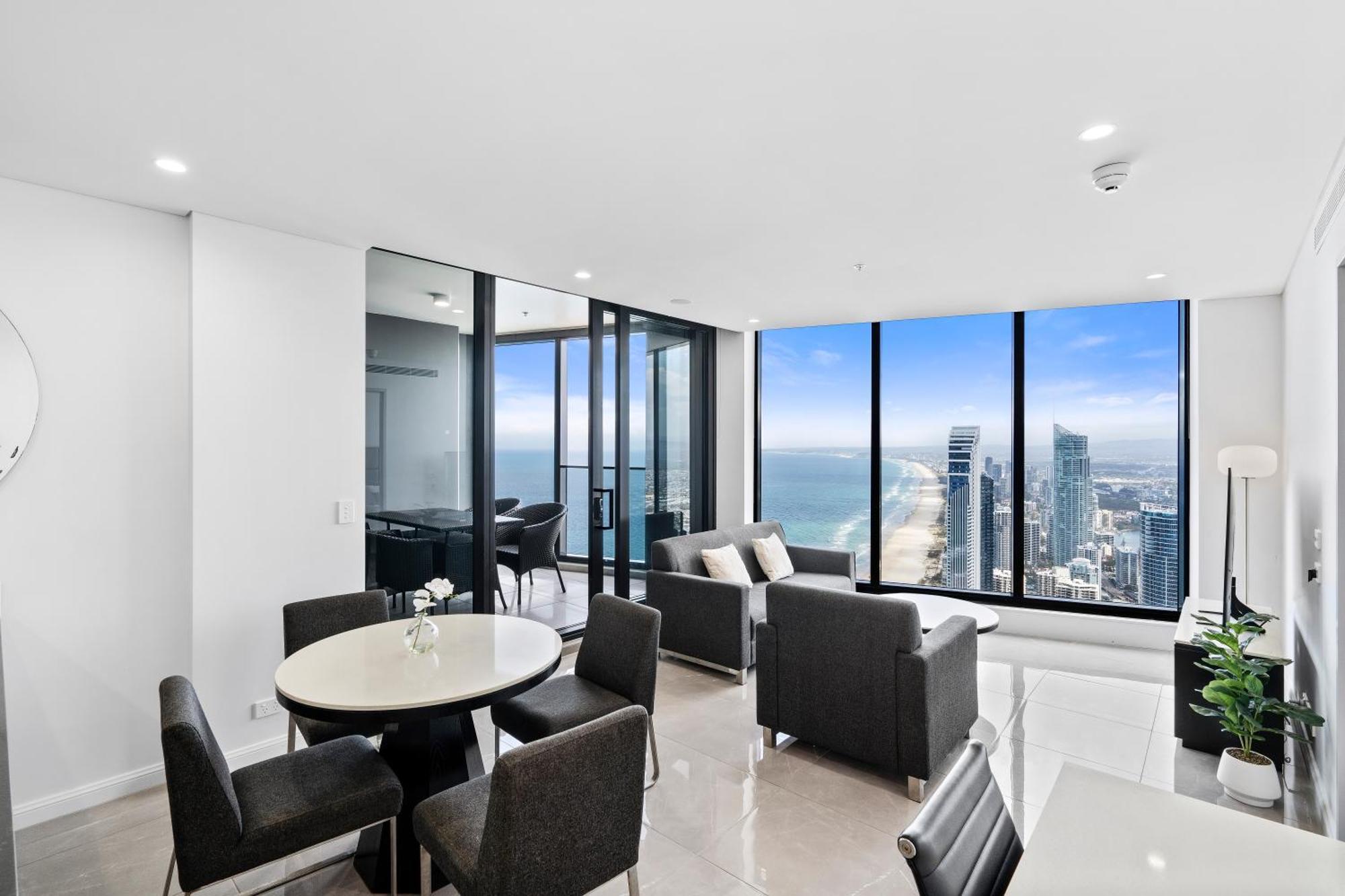 Gorgeous Oceanview 2b2b Beachfront In Surfers *